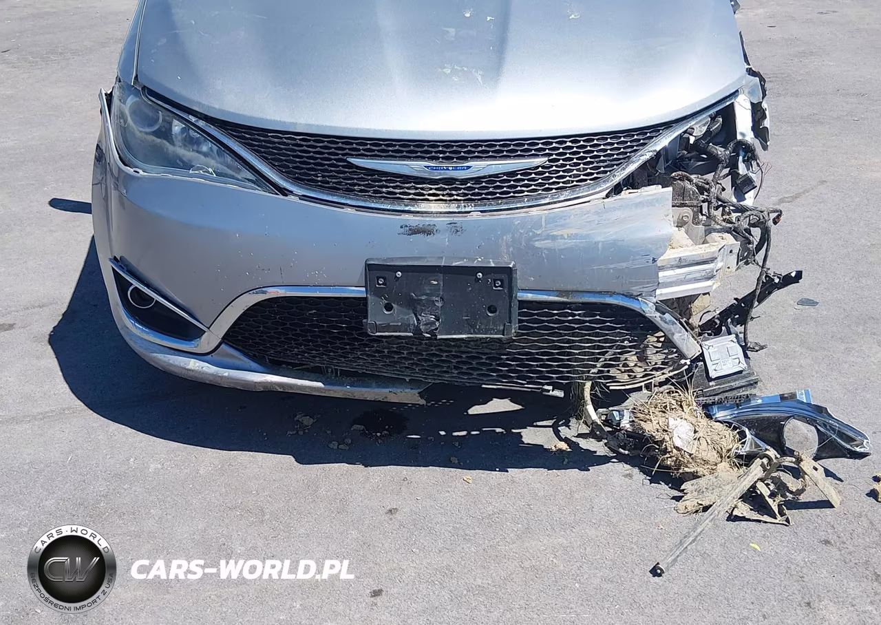 2020 Chrysler Pacifica Touring L VIN:2C4RC1BG4LR113734 - 6