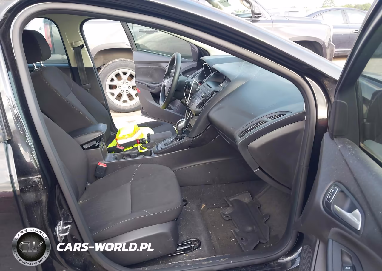 2015 Ford Focus Se VIN:1FADP3K28FL230430 - 5