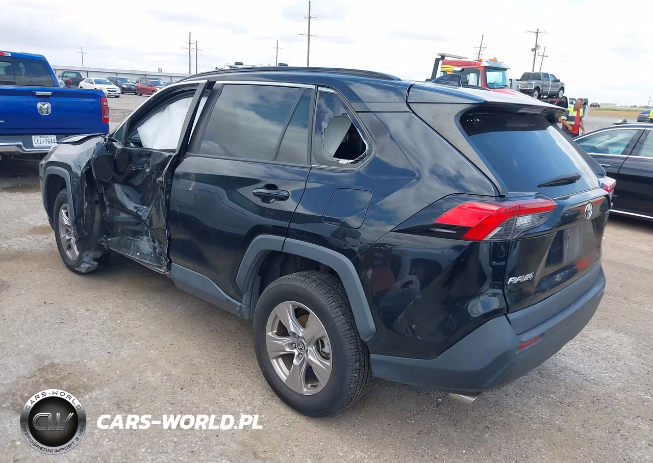 2022 Toyota Rav4 Xle VIN:2T3P1RFV2NW255660 - 3