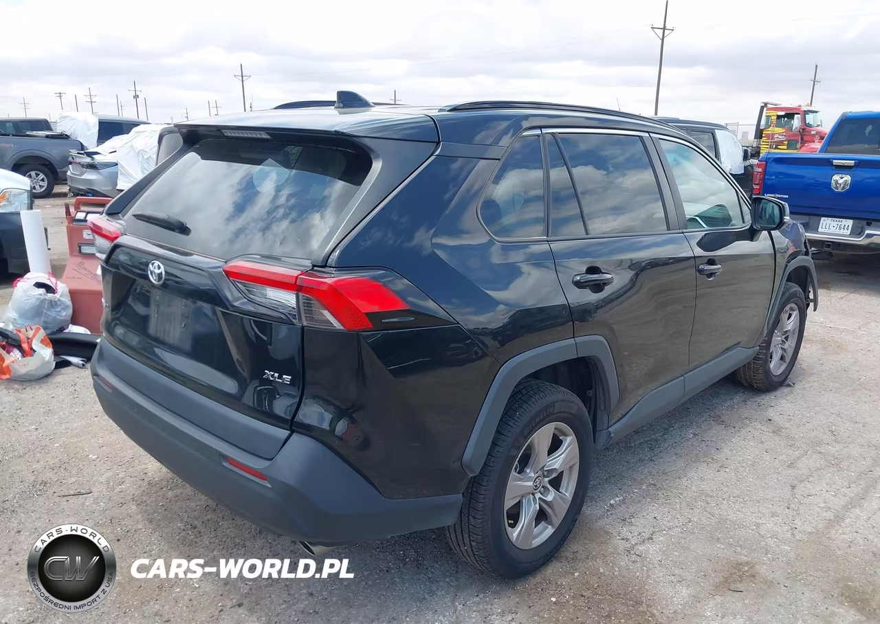 2022 Toyota Rav4 Xle VIN:2T3P1RFV2NW255660 - 4