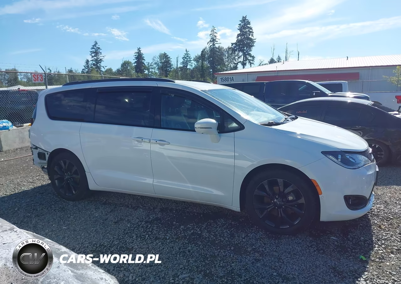2018 Chrysler Pacifica Limited VIN:2C4RC1GG8JR358350 - 14