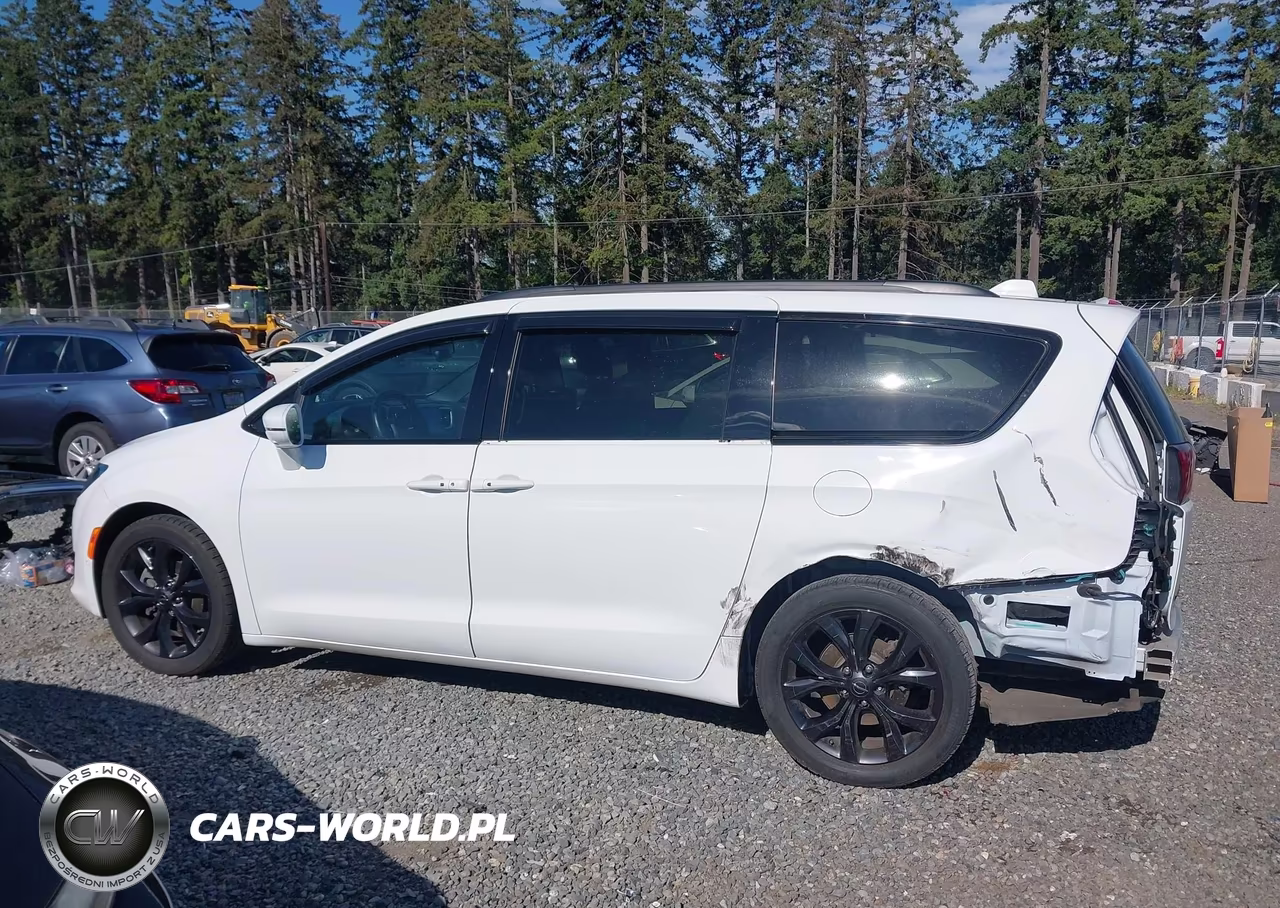 2018 Chrysler Pacifica Limited VIN:2C4RC1GG8JR358350 - 15