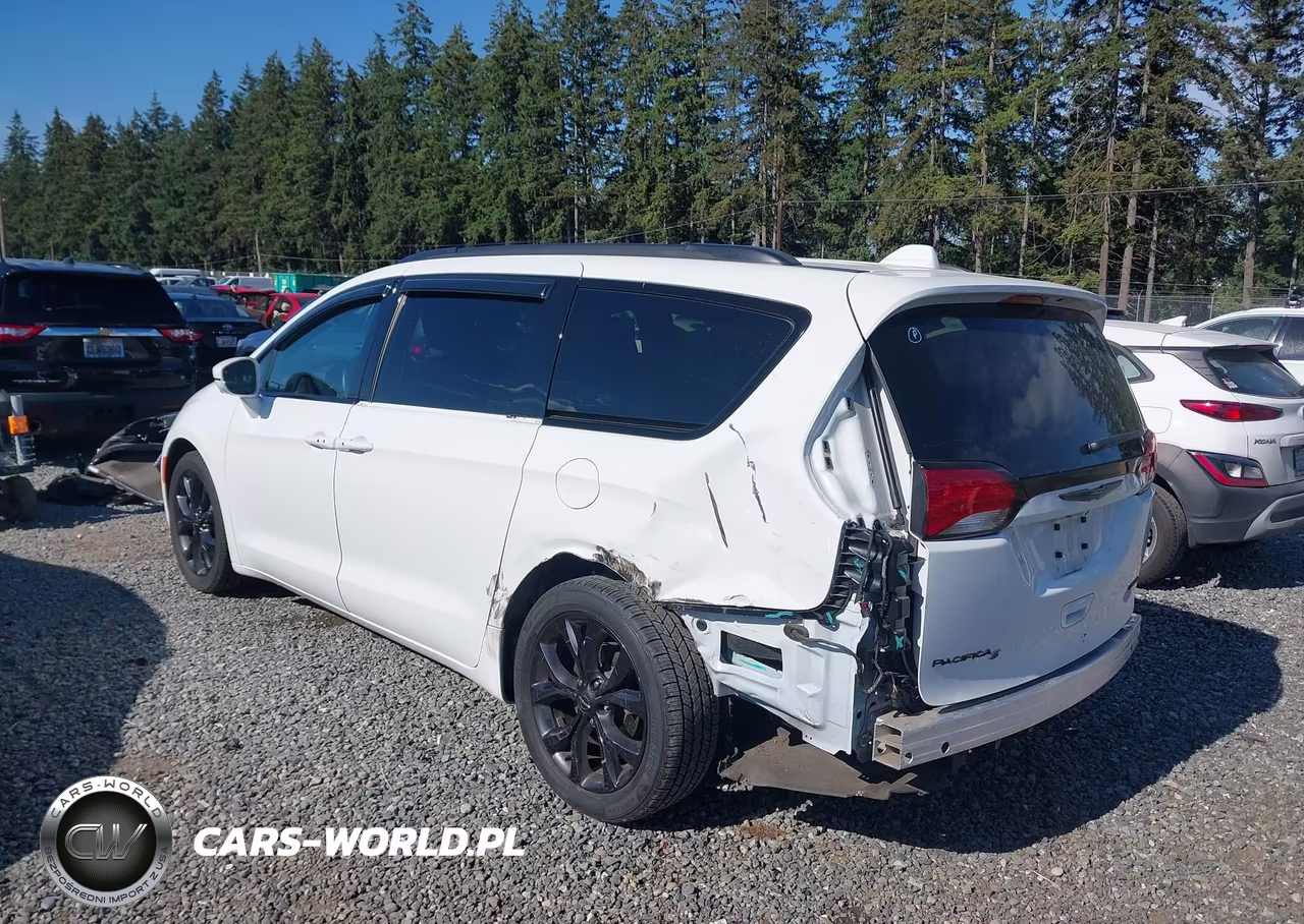 2018 Chrysler Pacifica Limited VIN:2C4RC1GG8JR358350 - 3