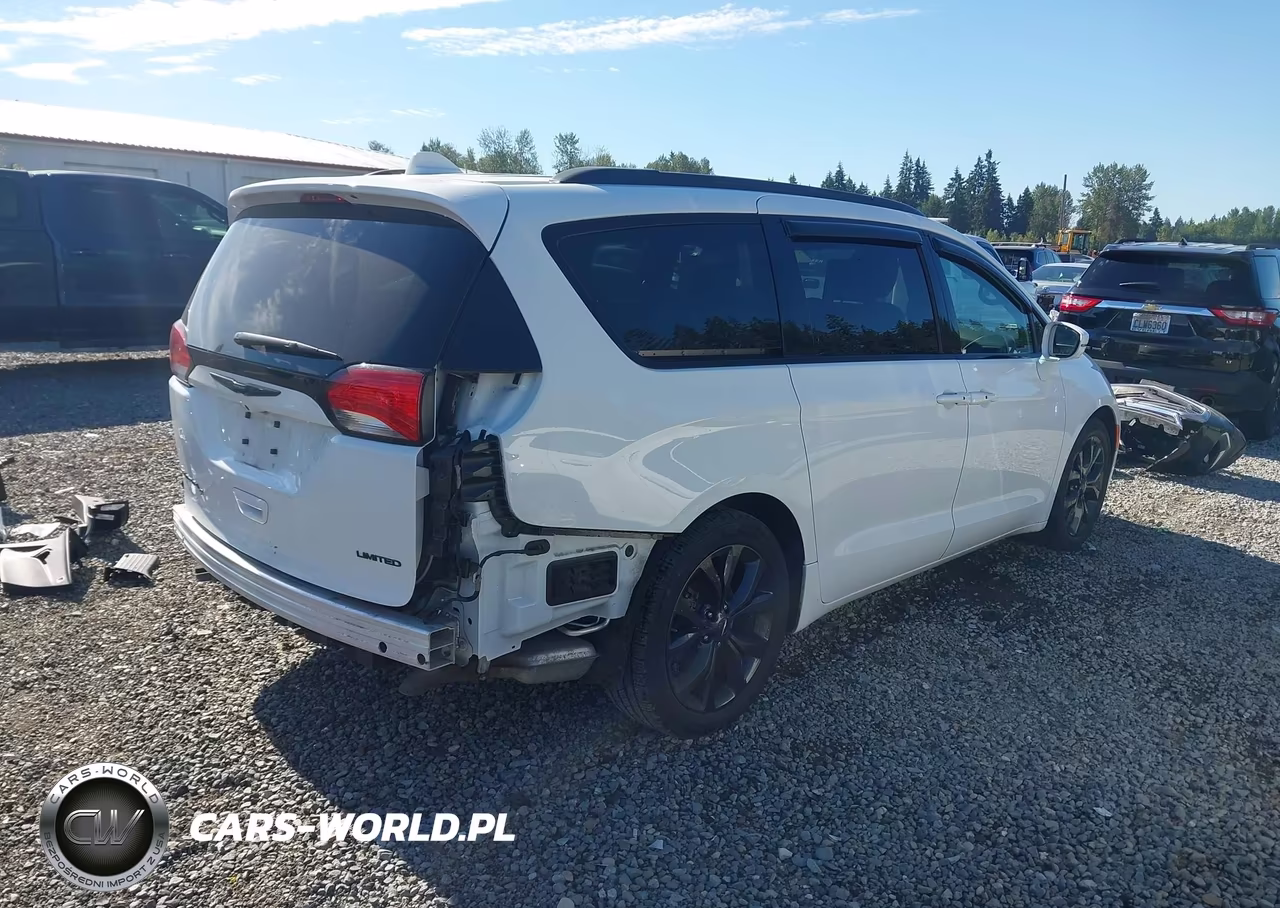 2018 Chrysler Pacifica Limited VIN:2C4RC1GG8JR358350 - 4