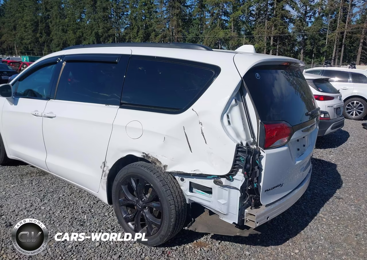 2018 Chrysler Pacifica Limited VIN:2C4RC1GG8JR358350 - 6