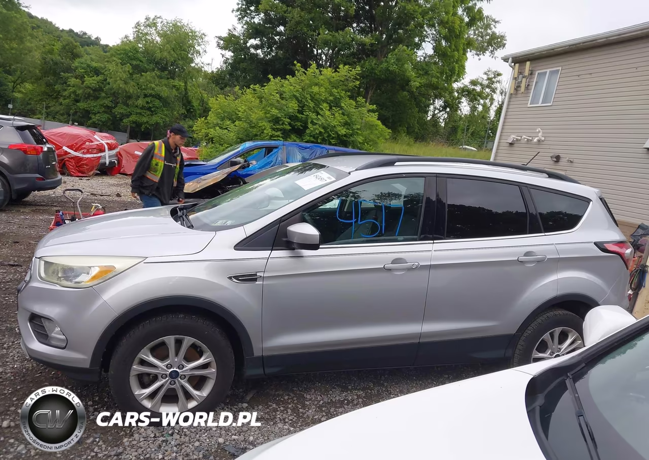 2018 Ford Escape Se VIN:1FMCU9GDXJUA93338 - 14