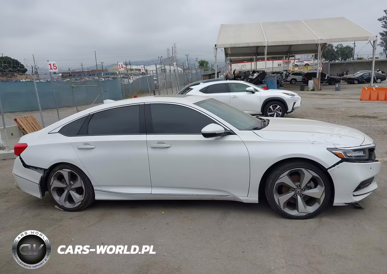 2018 Honda Accord Touring VIN:1HGCV1F95JA070889 - 13