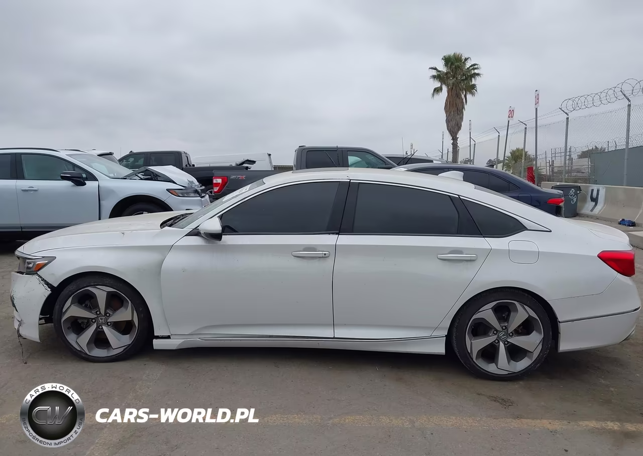2018 Honda Accord Touring VIN:1HGCV1F95JA070889 - 14