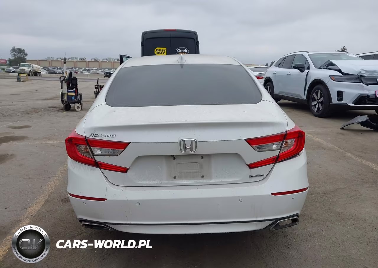 2018 Honda Accord Touring VIN:1HGCV1F95JA070889 - 16