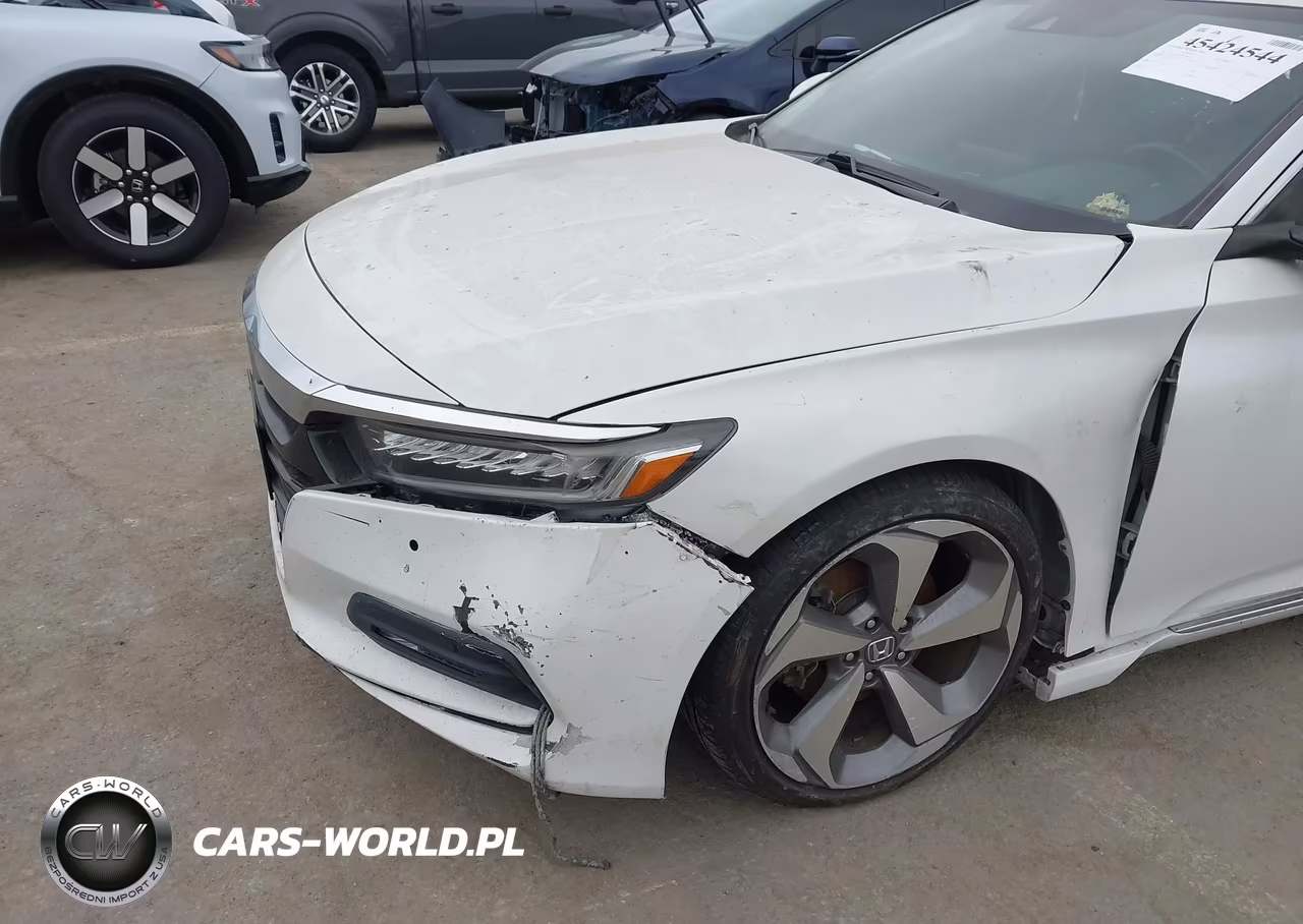 2018 Honda Accord Touring VIN:1HGCV1F95JA070889 - 17