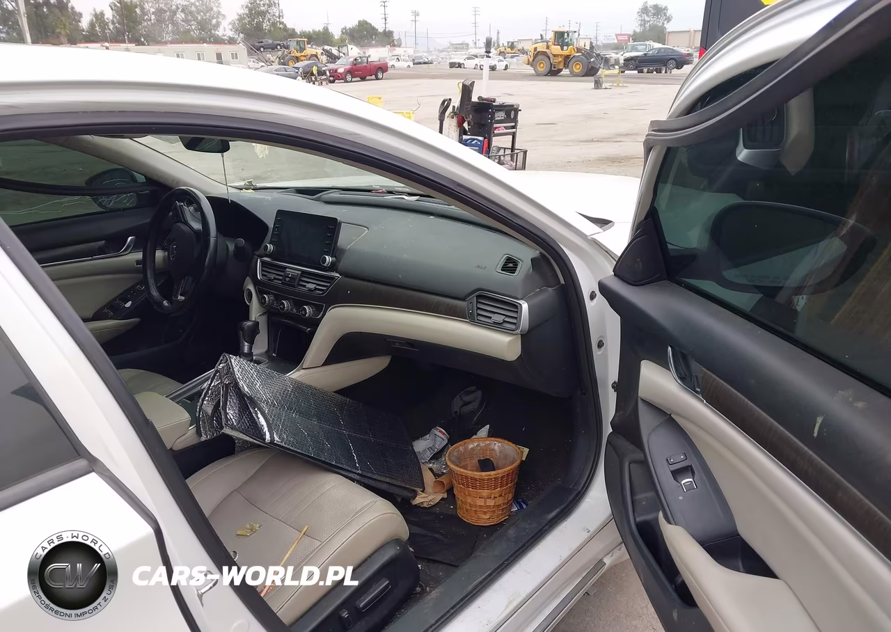 2018 Honda Accord Touring VIN:1HGCV1F95JA070889 - 5