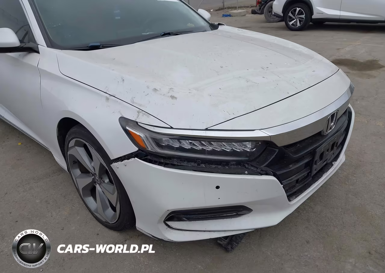2018 Honda Accord Touring VIN:1HGCV1F95JA070889 - 6