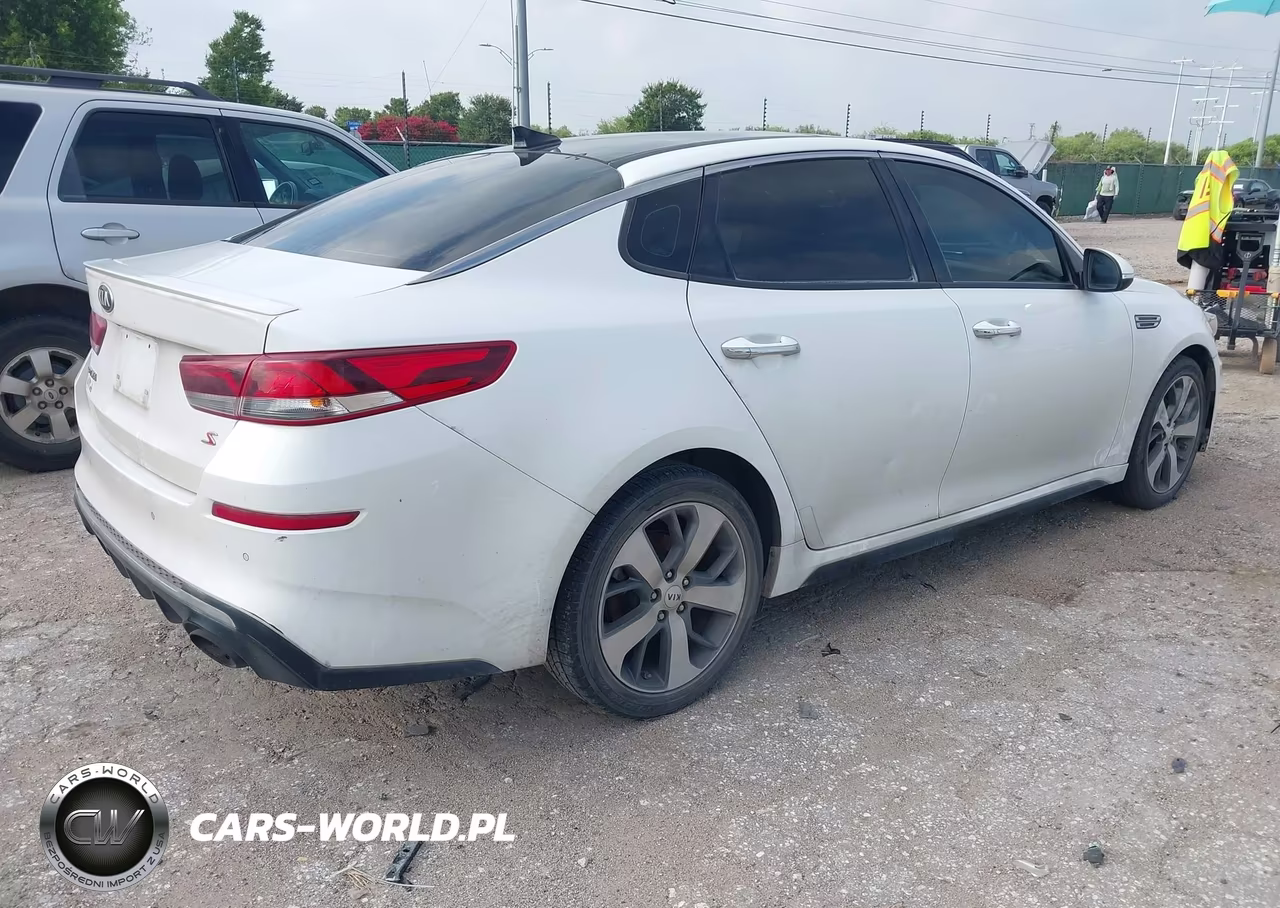 2019 Kia Optima S VIN:5XXGT4L38KG374747 - 4
