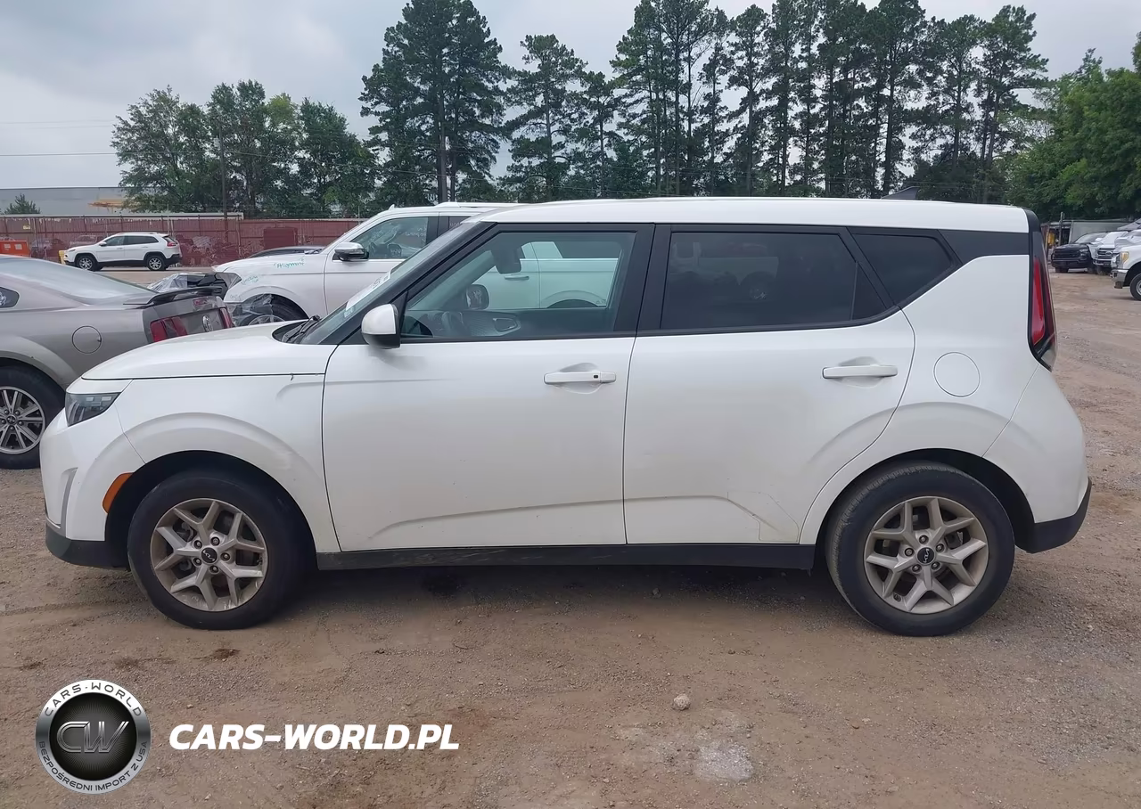 2024 Kia Soul S VIN:KNDJ23AU0R7914593 - 13