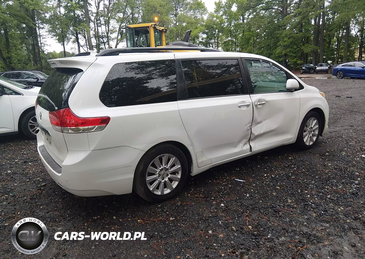 2011 Toyota Sienna Limited V6 VIN:5TDYK3DC0BS086249 - 4