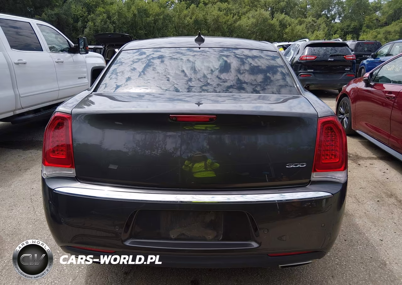 2021 Chrysler 300 Touring L VIN:2C3CCAAG7MH515900 - 17