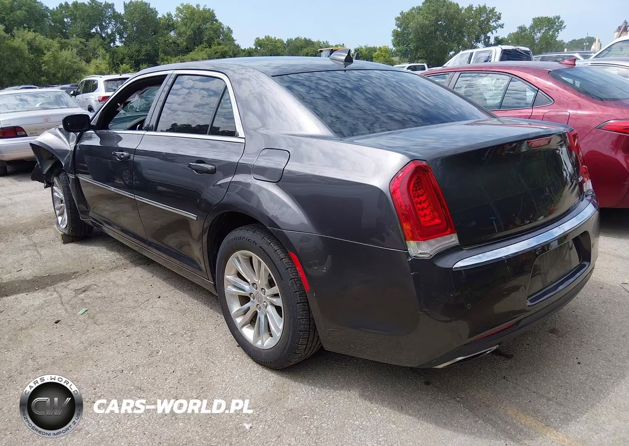 2021 Chrysler 300 Touring L VIN:2C3CCAAG7MH515900 - 3