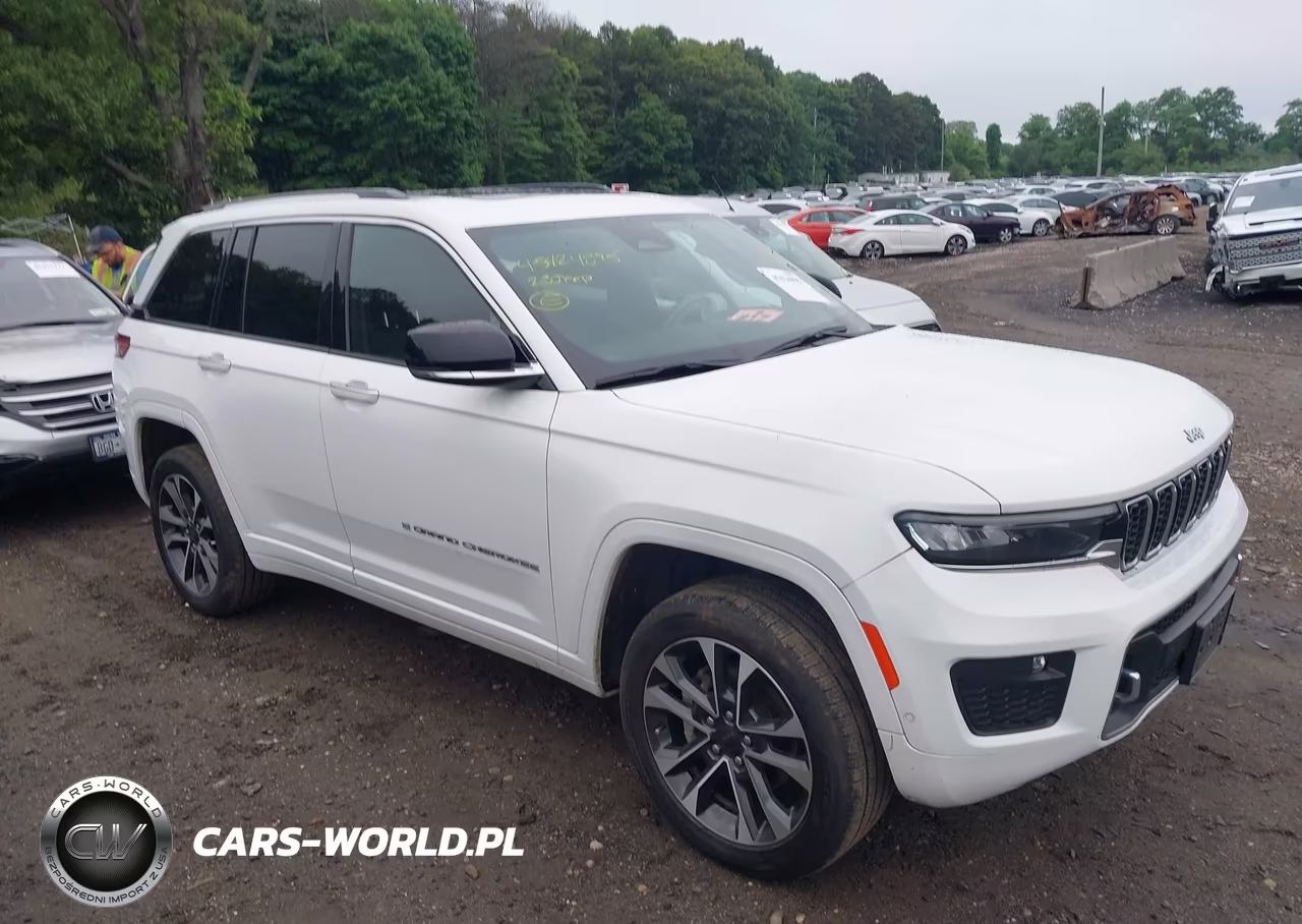 2023 Jeep Grand Cherokee Overland 4X4 VIN:1C4RJHDG4PC585913 - 13