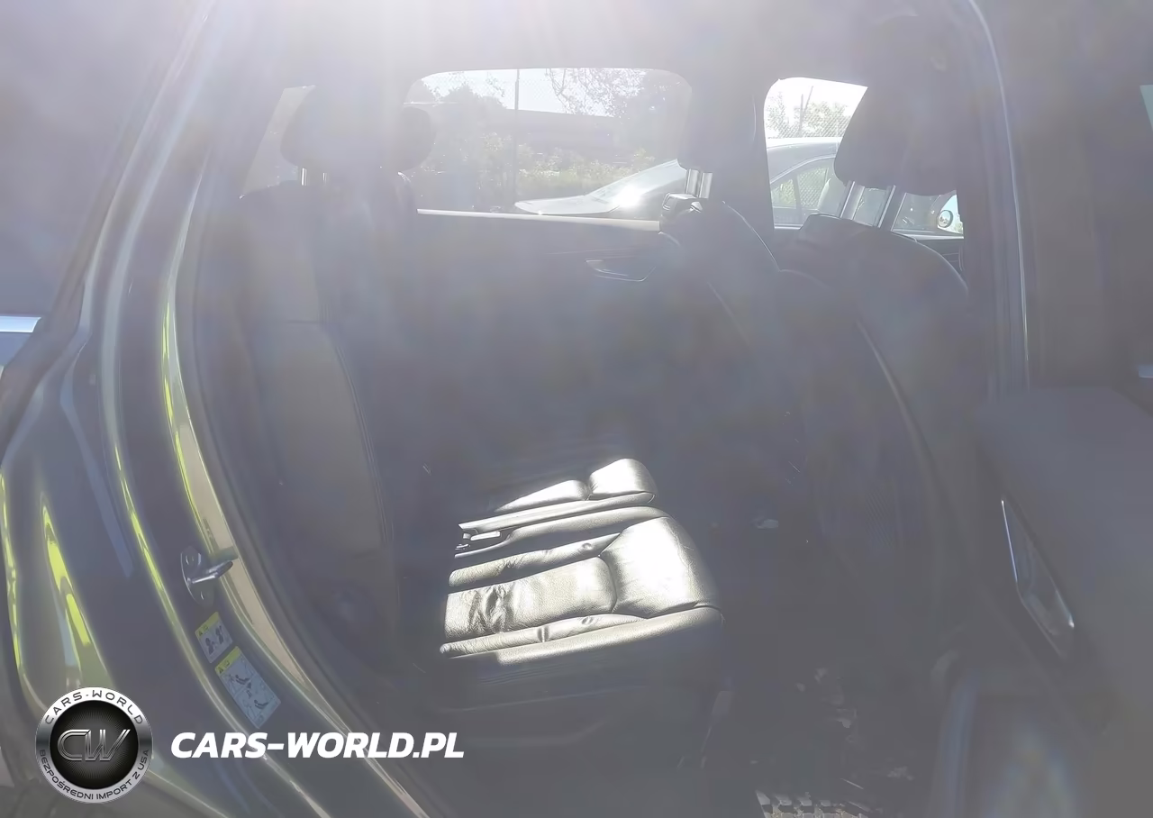 2017 Audi Q7 3.0T Premium VIN:WA1LAAF73HD026238 - 8