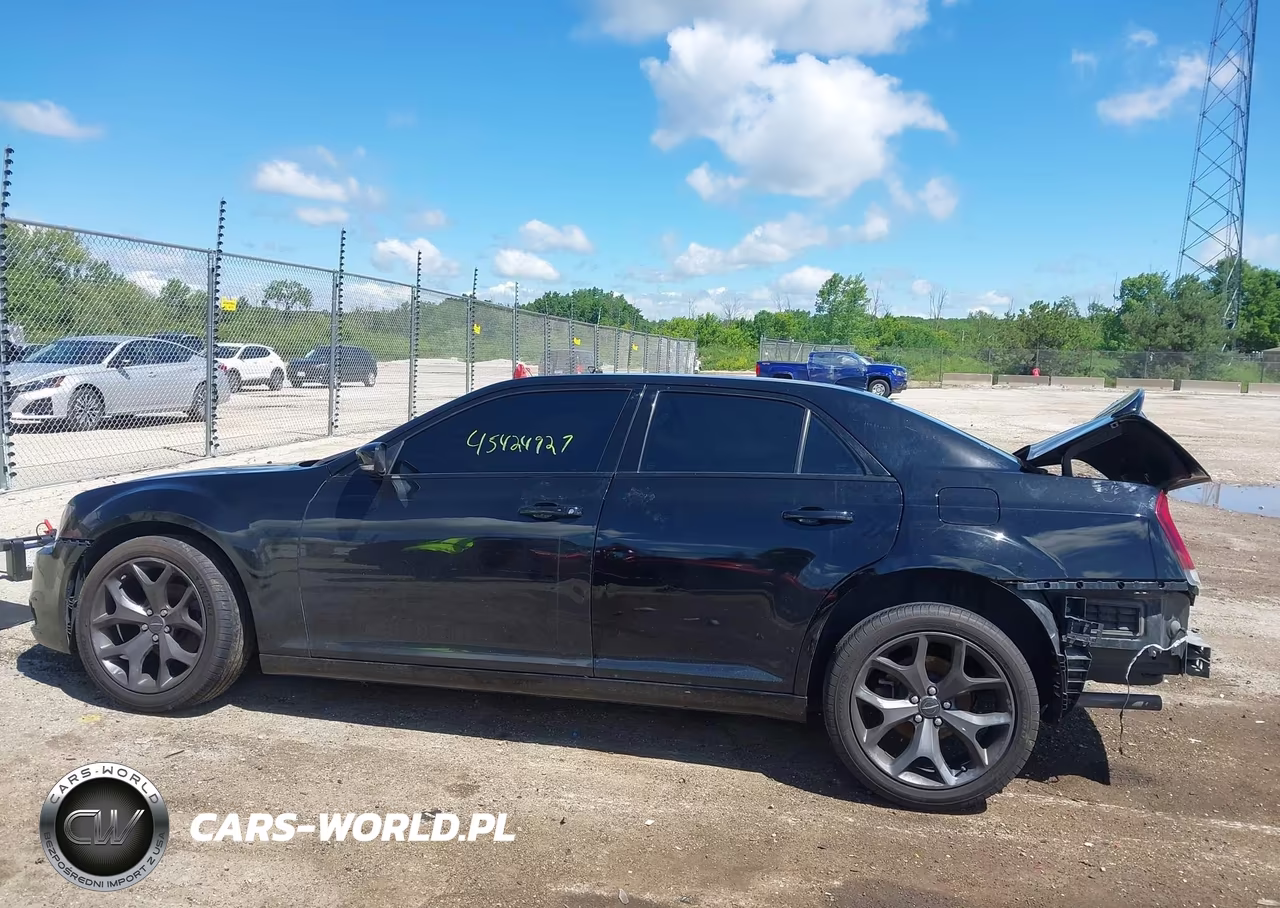 2021 Chrysler 300 300S VIN:2C3CCABGXMH554415 - 13