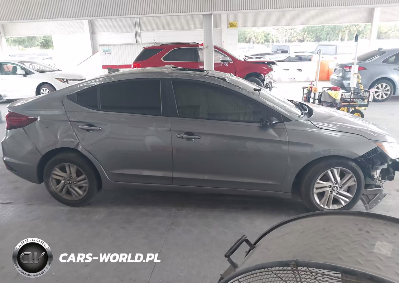 2019 Hyundai Elantra Value Edition VIN:5NPD84LF2KH416607 - 13