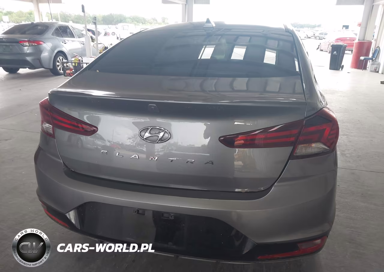 2019 Hyundai Elantra Value Edition VIN:5NPD84LF2KH416607 - 16