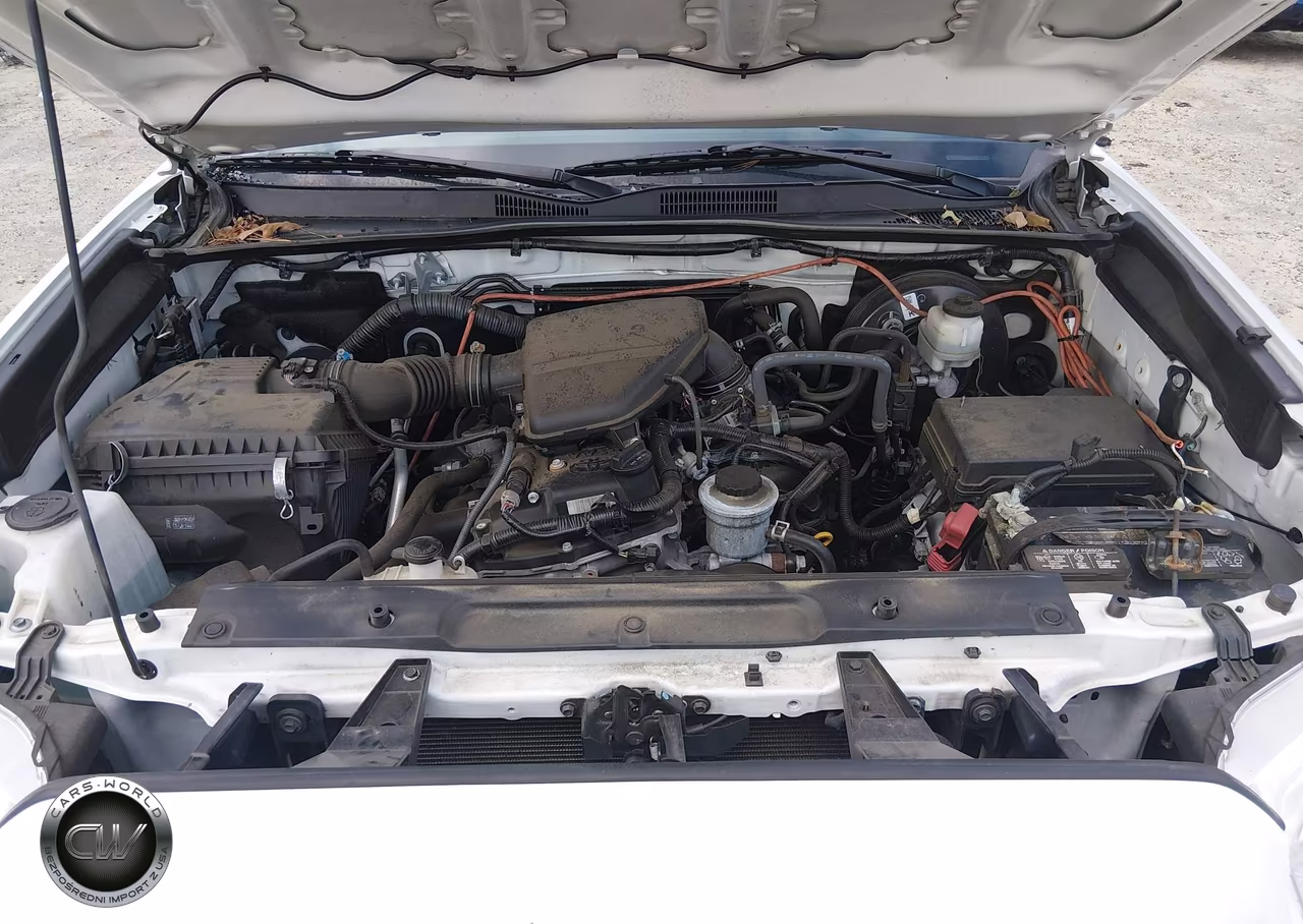 2019 Toyota Tacoma Sr VIN:5TFRX5GN6KX164137 - 10
