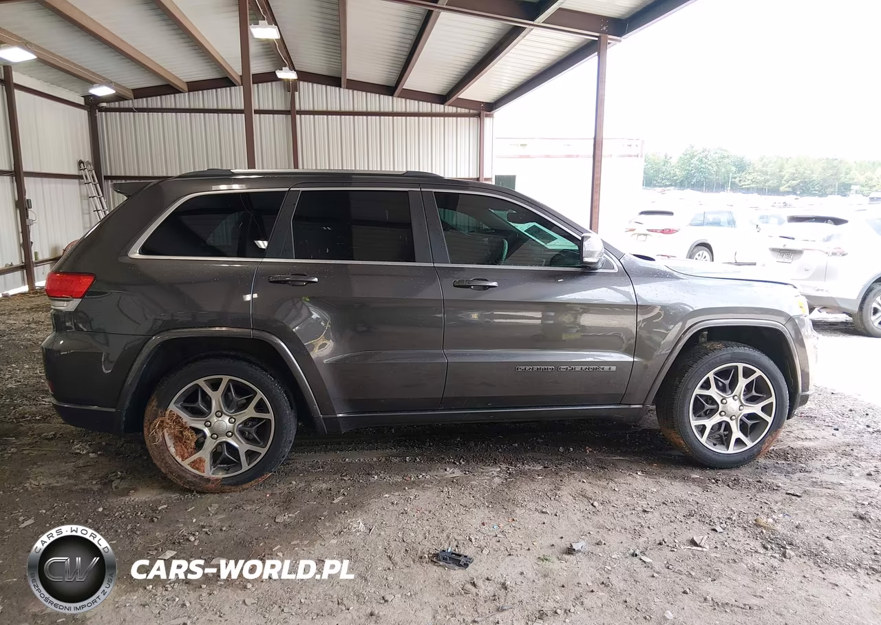2018 Jeep Grand Cherokee Sterling Edition 4X2 VIN:1C4RJEBG6JC113835 - 13