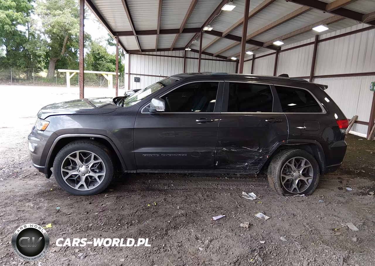 2018 Jeep Grand Cherokee Sterling Edition 4X2 VIN:1C4RJEBG6JC113835 - 14