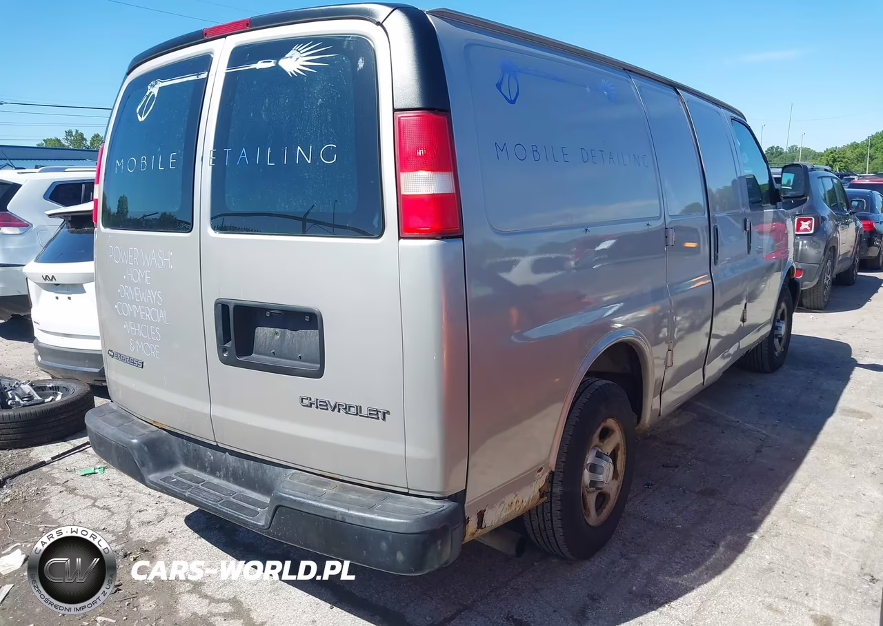 2006 Chevrolet Express Work Van VIN:1GCFG15X861157926 - 4