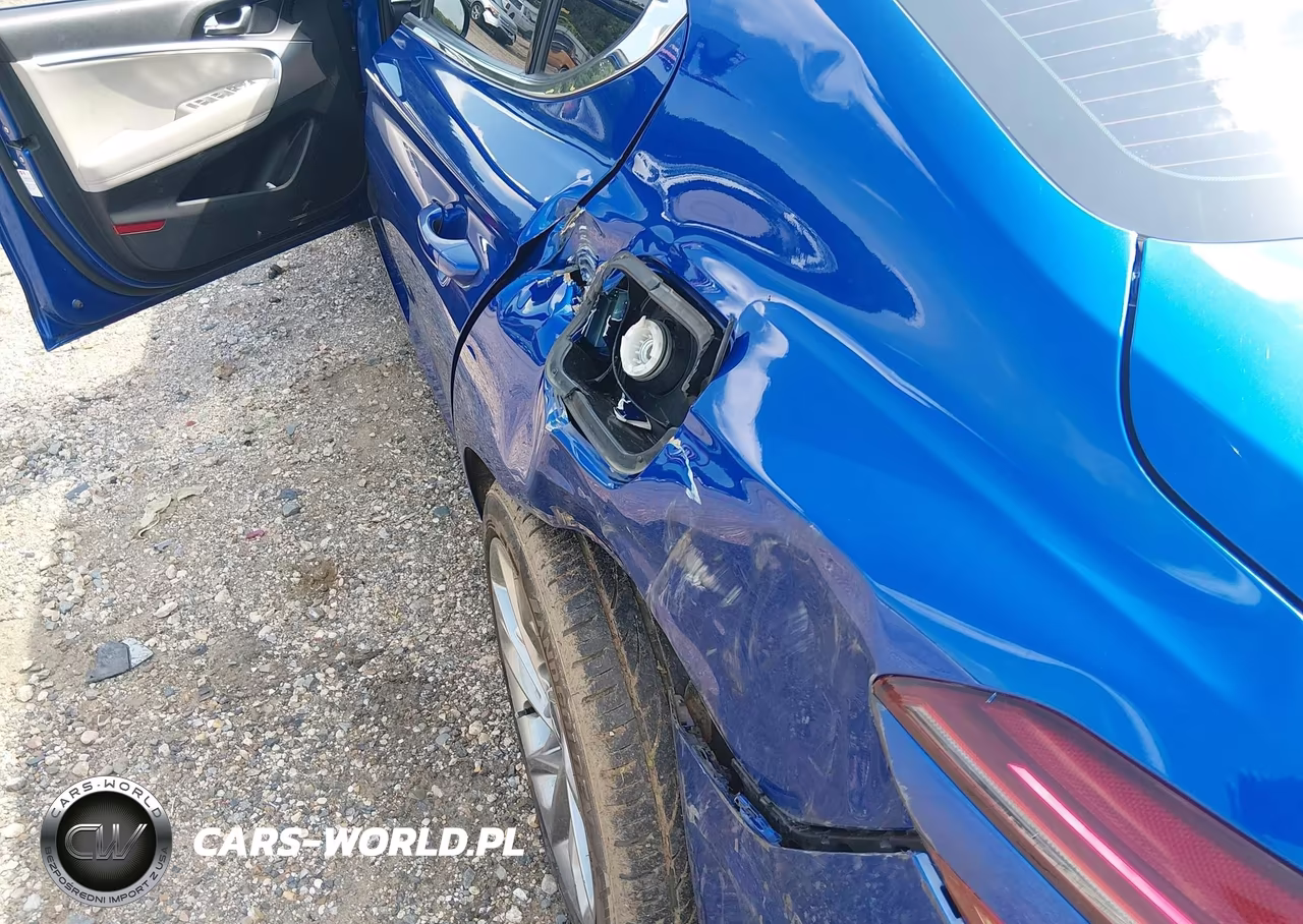 2022 Genesis G70 2.0T Rwd VIN:KMTG34TA8NU094566 - 17