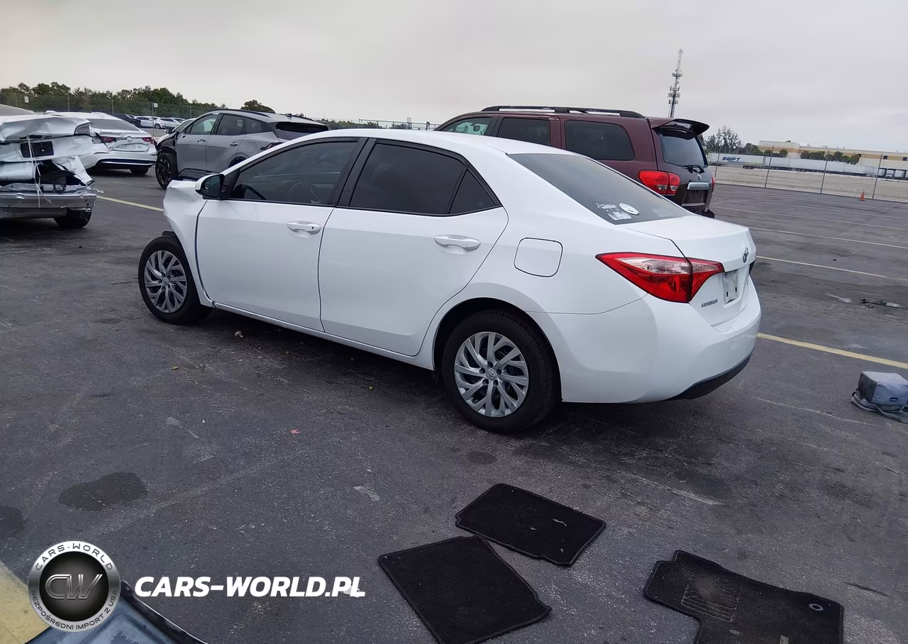 2019 Toyota Corolla Le VIN:5YFBURHE2KP943467 - 3