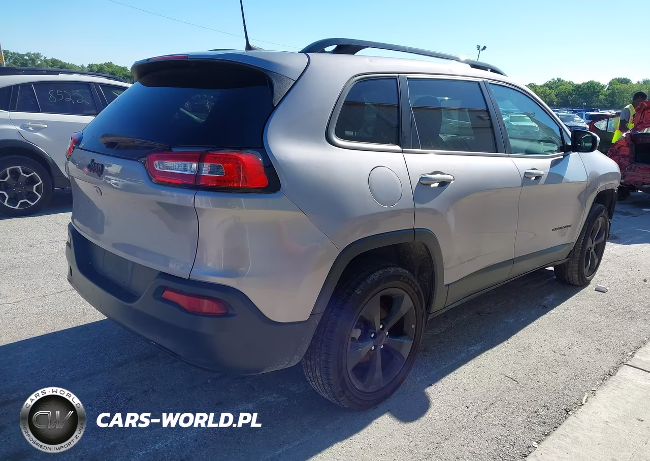 2018 Jeep Cherokee Latitude Fwd VIN:1C4PJLCB4JD540066 - 4