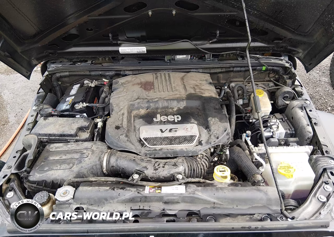 2015 Jeep Wrangler Unlimited Sport VIN:1C4BJWDGXFL577724 - 10
