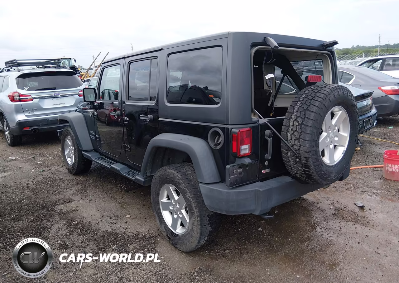 2015 Jeep Wrangler Unlimited Sport VIN:1C4BJWDGXFL577724 - 3