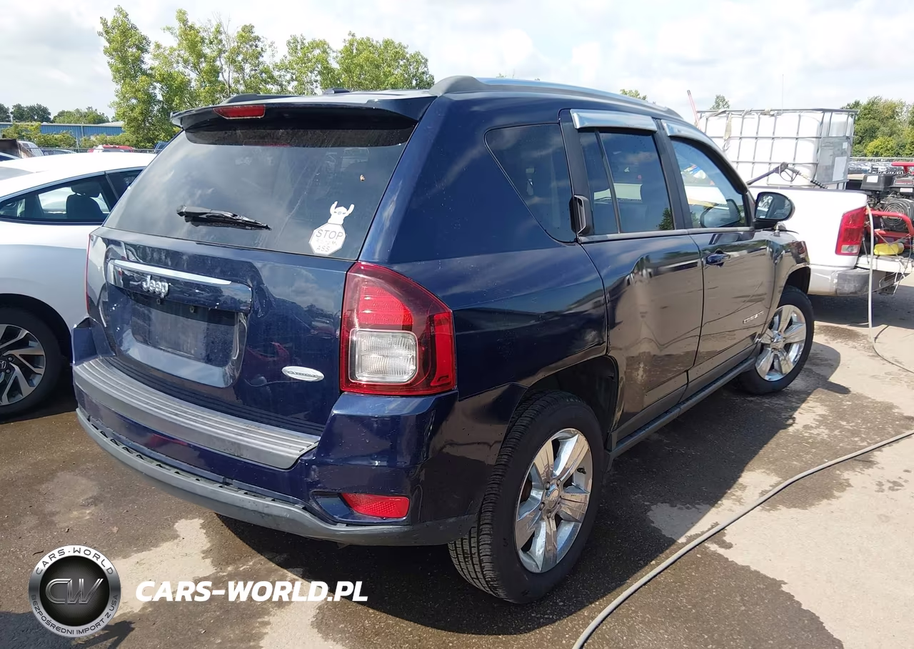 2014 Jeep Compass Latitude VIN:1C4NJCEB0ED503073 - 4