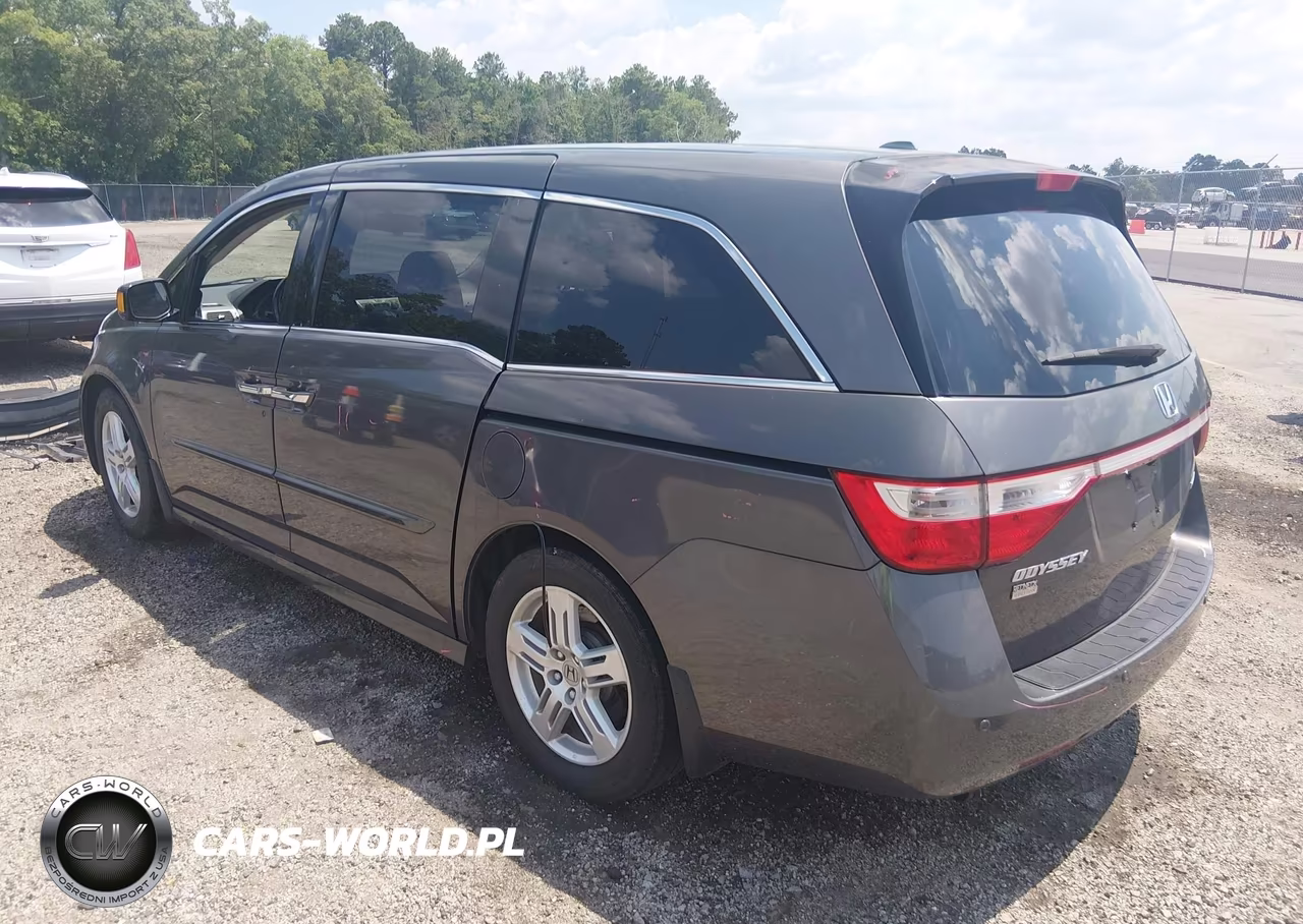 2013 Honda Odyssey Touring-Touring Elite VIN:5FNRL5H9XDB089257 - 3