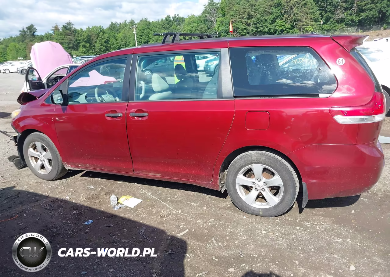 2012 Toyota Sienna Base 7 Passenger VIN:5TDKA3DC8CS015150 - 14