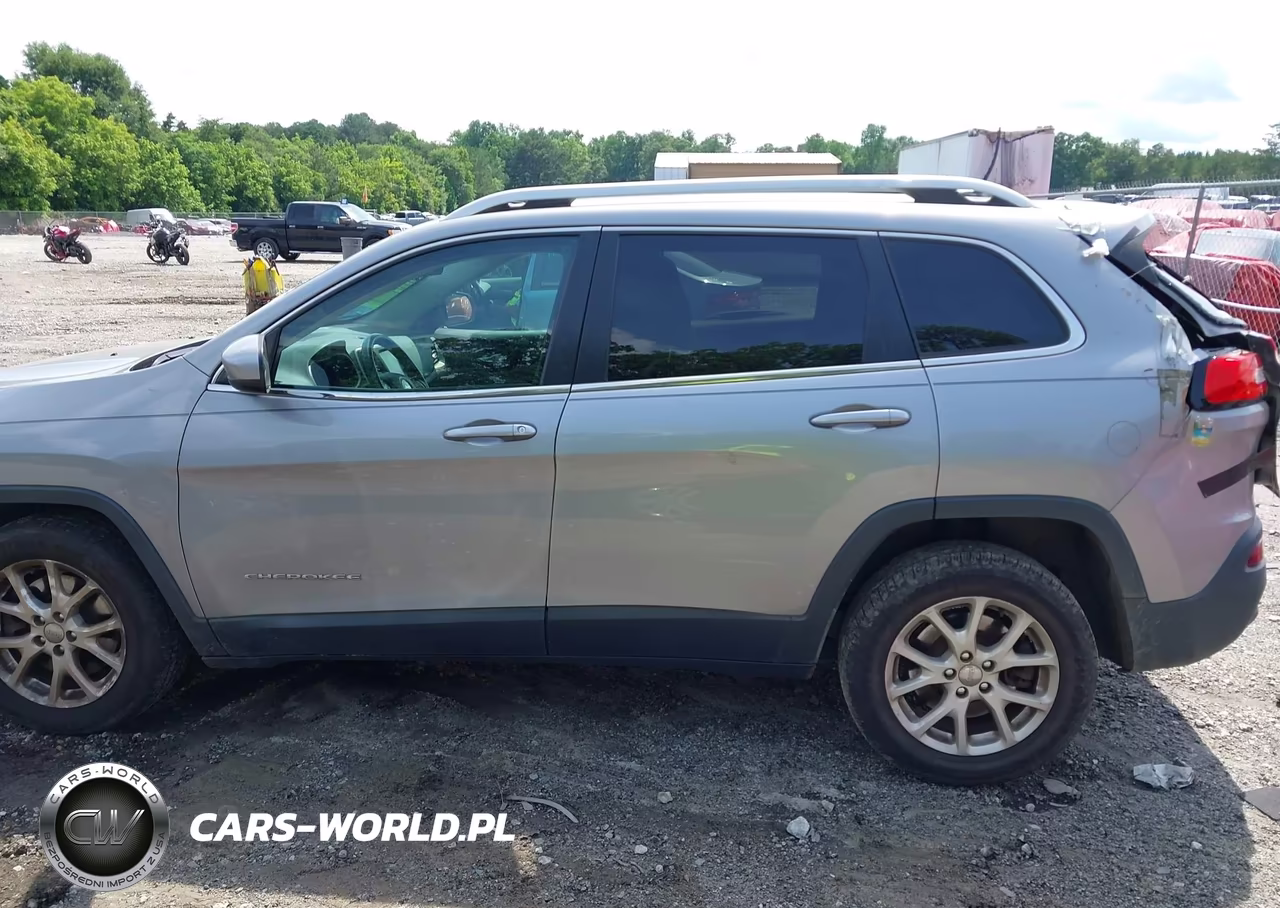2014 Jeep Cherokee Latitude VIN:1C4PJLCS1EW106360 - 14