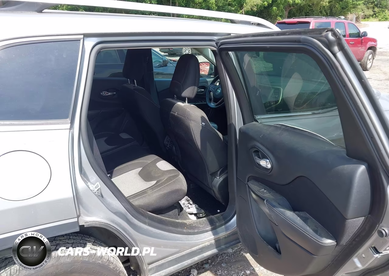 2014 Jeep Cherokee Latitude VIN:1C4PJLCS1EW106360 - 8