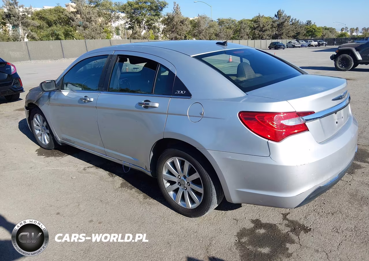 2012 Chrysler 200 Touring VIN:1C3CCBBBXCN139210 - 3