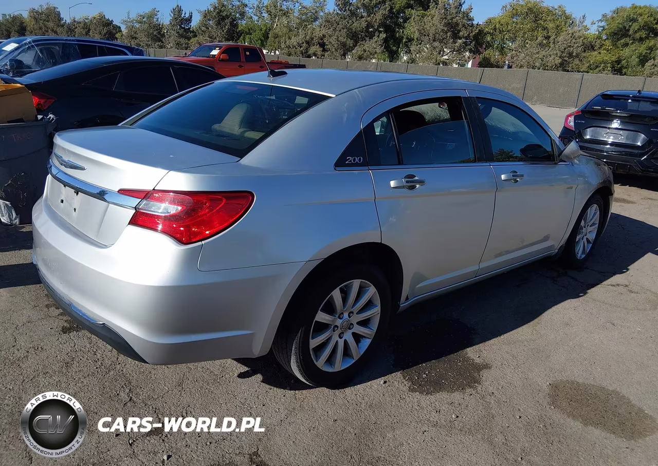 2012 Chrysler 200 Touring VIN:1C3CCBBBXCN139210 - 4
