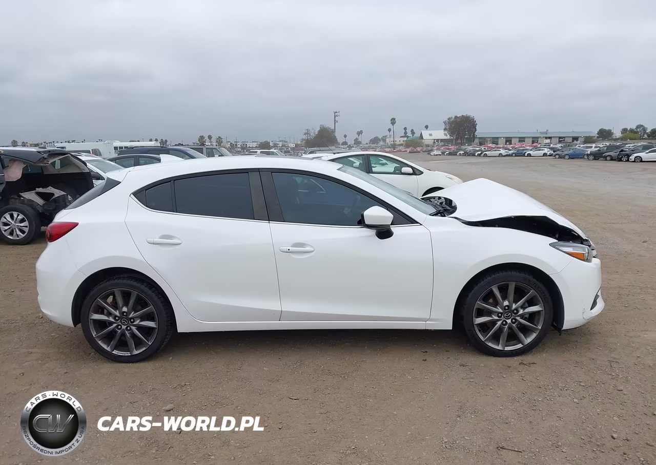 2018 Mazda Mazda3 Touring VIN:3MZBN1L32JM274673 - 13