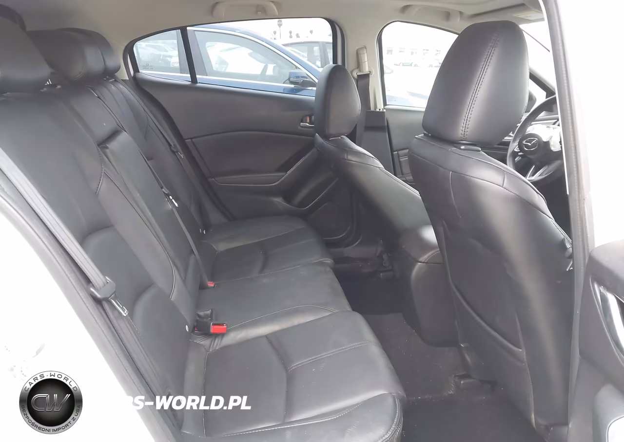 2018 Mazda Mazda3 Touring VIN:3MZBN1L32JM274673 - 8