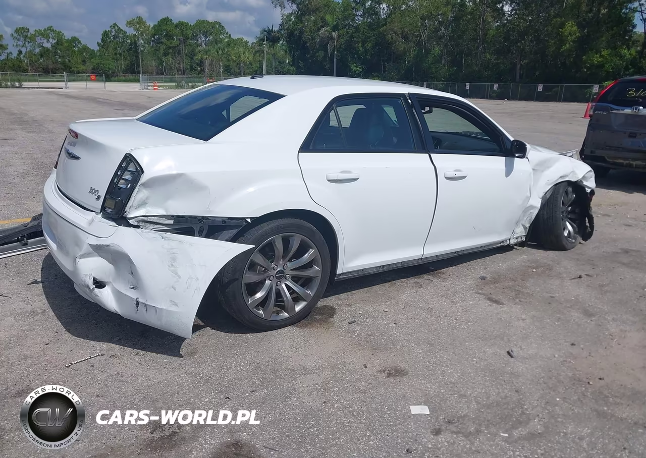 2014 Chrysler 300 300S VIN:2C3CCABG5EH307109 - 4