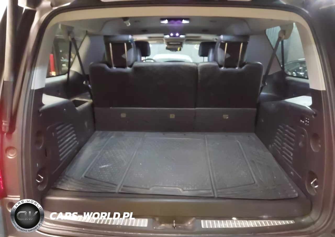 2019 Chevrolet Suburban Lt VIN:1GNSKHKC9KR184689 - 17