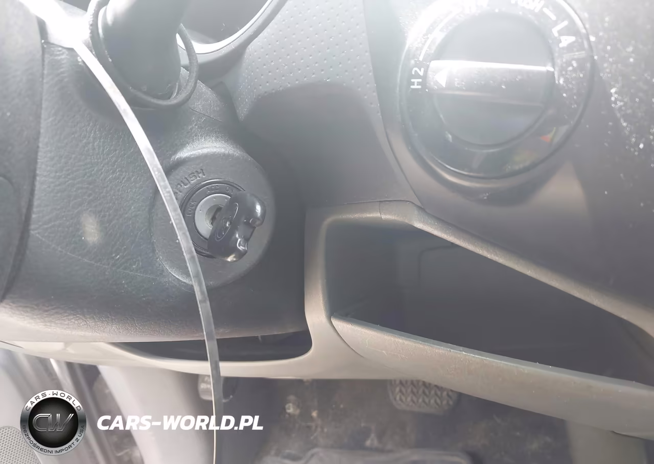 2012 Toyota Tacoma Base V6 VIN:3TMLU4EN8CM085507 - 11
