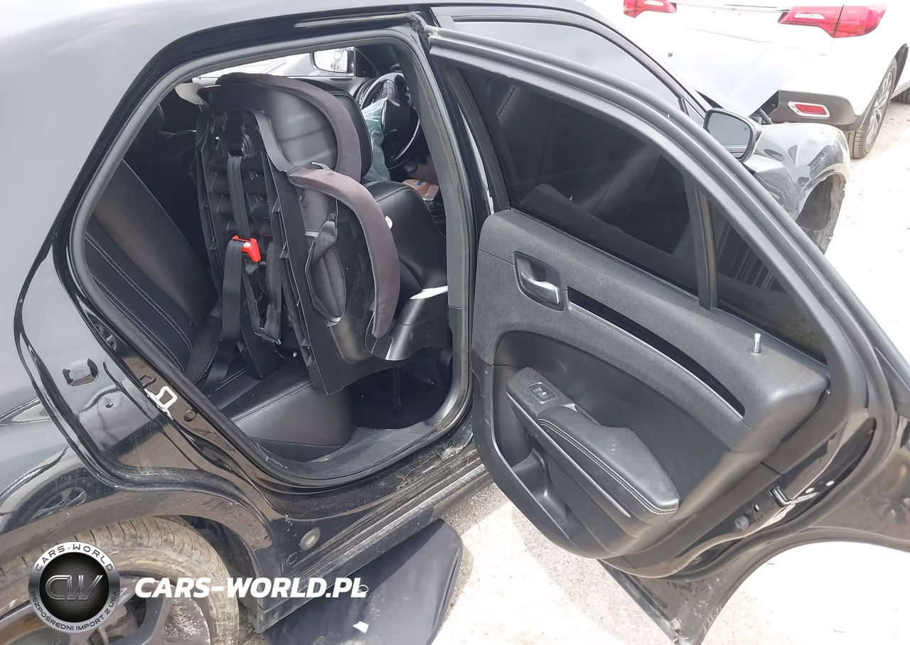 2019 Chrysler 300 300S VIN:2C3CCABT9KH603548 - 8