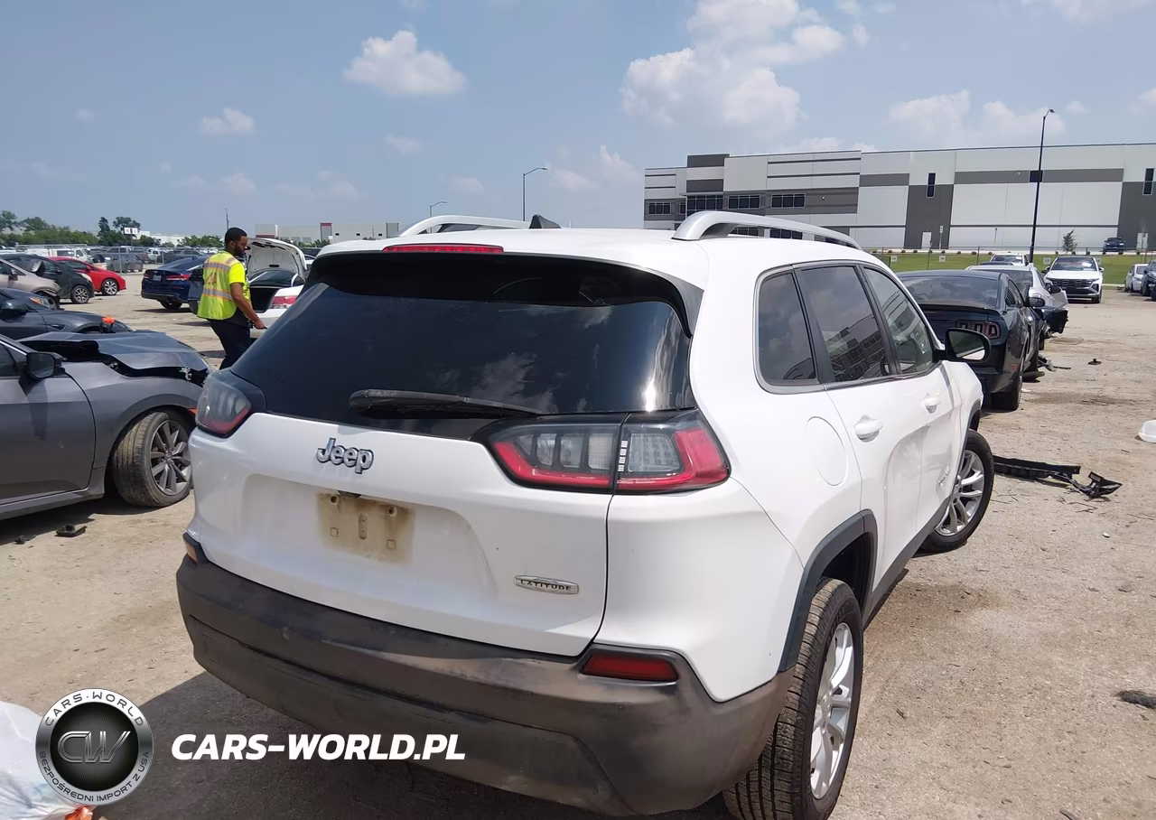 2019 Jeep Cherokee Latitude Fwd VIN:1C4PJLCBXKD263182 - 4