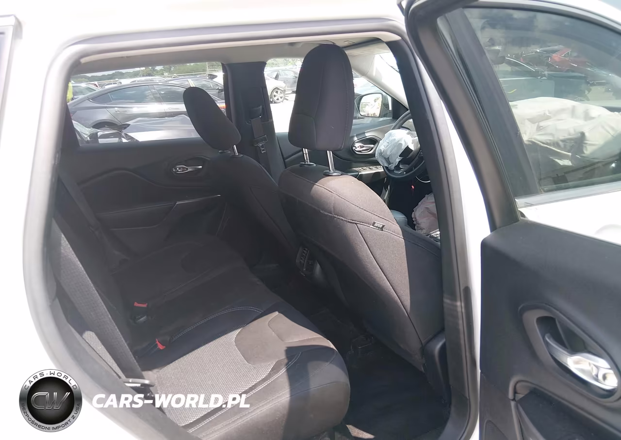 2019 Jeep Cherokee Latitude Fwd VIN:1C4PJLCBXKD263182 - 8